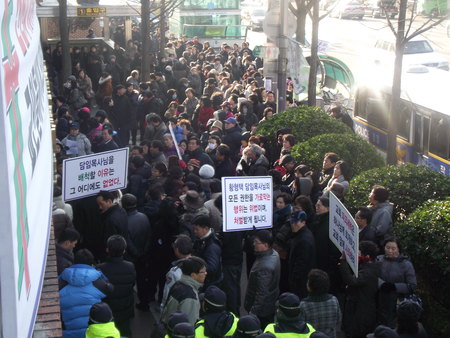 황사모, 교회당진입 시도 또 실패