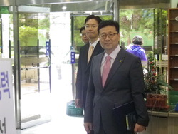소망. 시흥교회, 부목사연임청원은 노회가 아니라 당회의 결의 필요