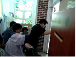 "바지가 벗겨져도 교회당은 차지한다" 기사 명예훼손 될 수 없어
