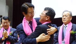 화해 분위기 고조, 교단과 교파벽 넘어 "손에 손 잡고"