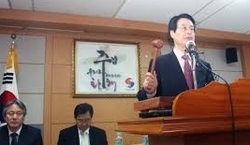 하나님의 이름으로 '사면 선포', 사람의 이름으로 '사면 취소'