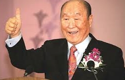 탁지일, 큰 활자체로 비판없이 '존경하는 문선명'(Reverand Moon) 인용