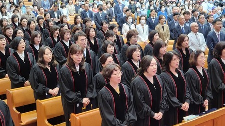 여의도순복음교회, 여성목사 47명 배출...목사안수 위한 자격 대폭 완화