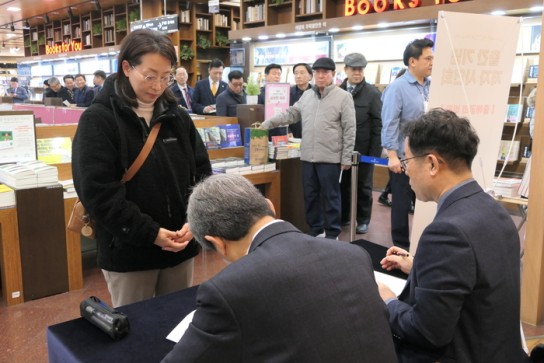 ‘출애굽의 비밀’ 저자 이은철 목사 사인회, 교보문고 강남점서 개최