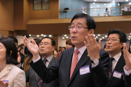 “하나님 저출산 문제를 위해 간구하는 기도를 들어주소서!”