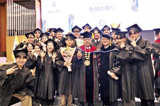 칼빈대학교, 세계를 선도할 222명의 졸업생 배출했다